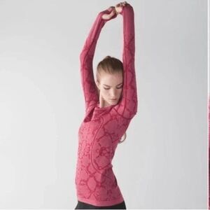 NWT lululemon Swiftly Tech L/S crew snake Pink/Cranberry thumbholes Sz 10